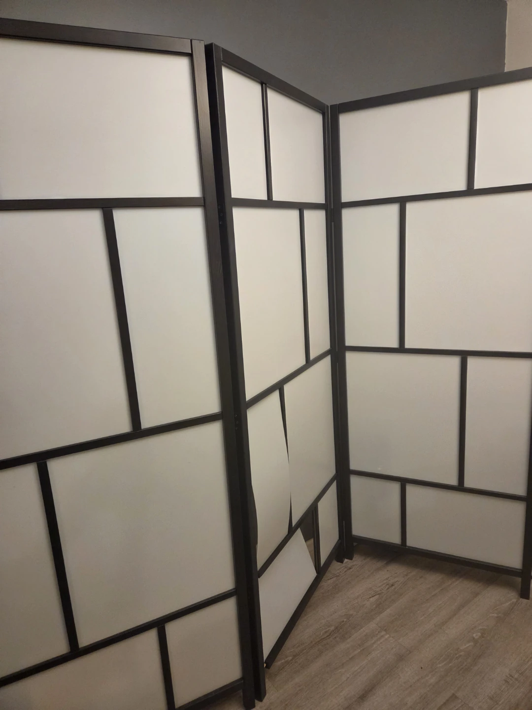 Black and white 3-panel folding room divider