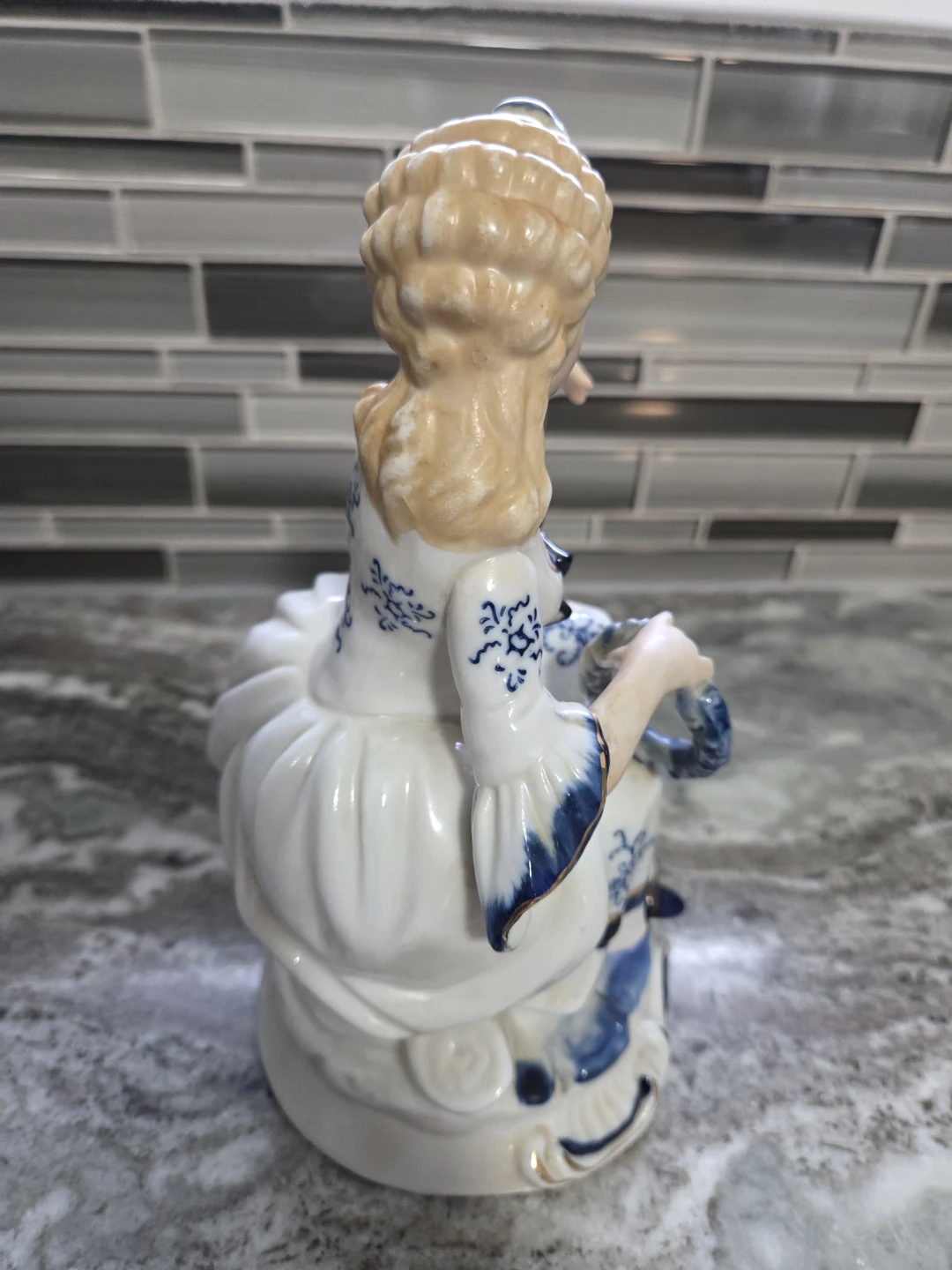 Vintage Porcelain Lady Figurine - photo 3