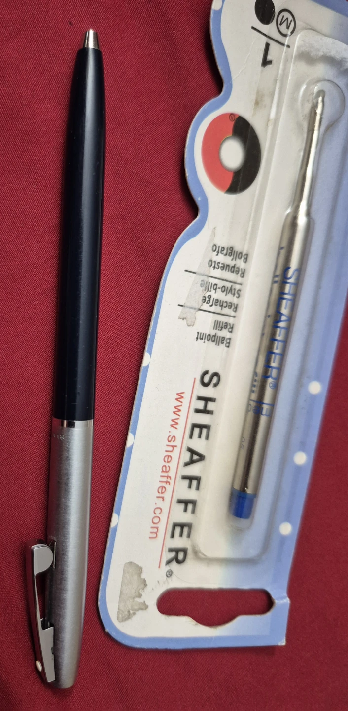 vintage Ballpoint Pen and 2 new  Refill one in pen - photo 2