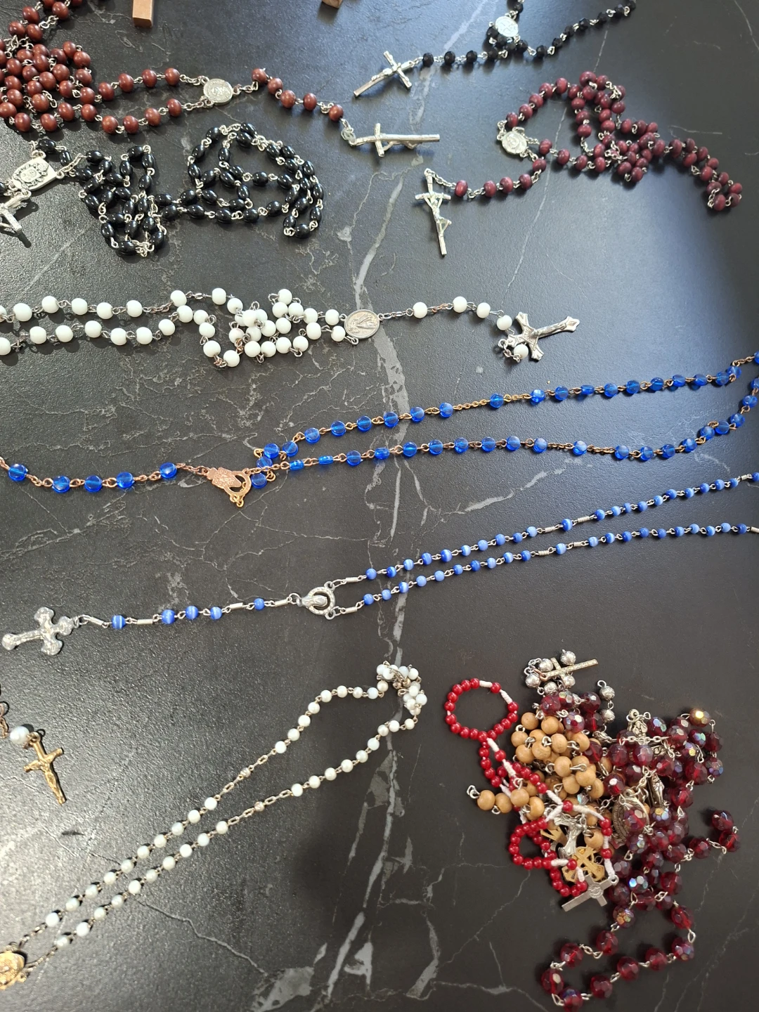 Vintage & Modern Rosary Lot – 30+ Glass, Wood & Metal Pieces - photo 4