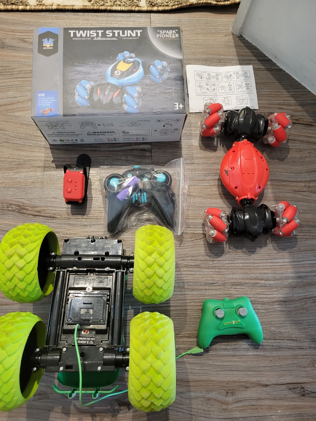 Twist Stunt RC Cars and Remote Control Set - photo 2