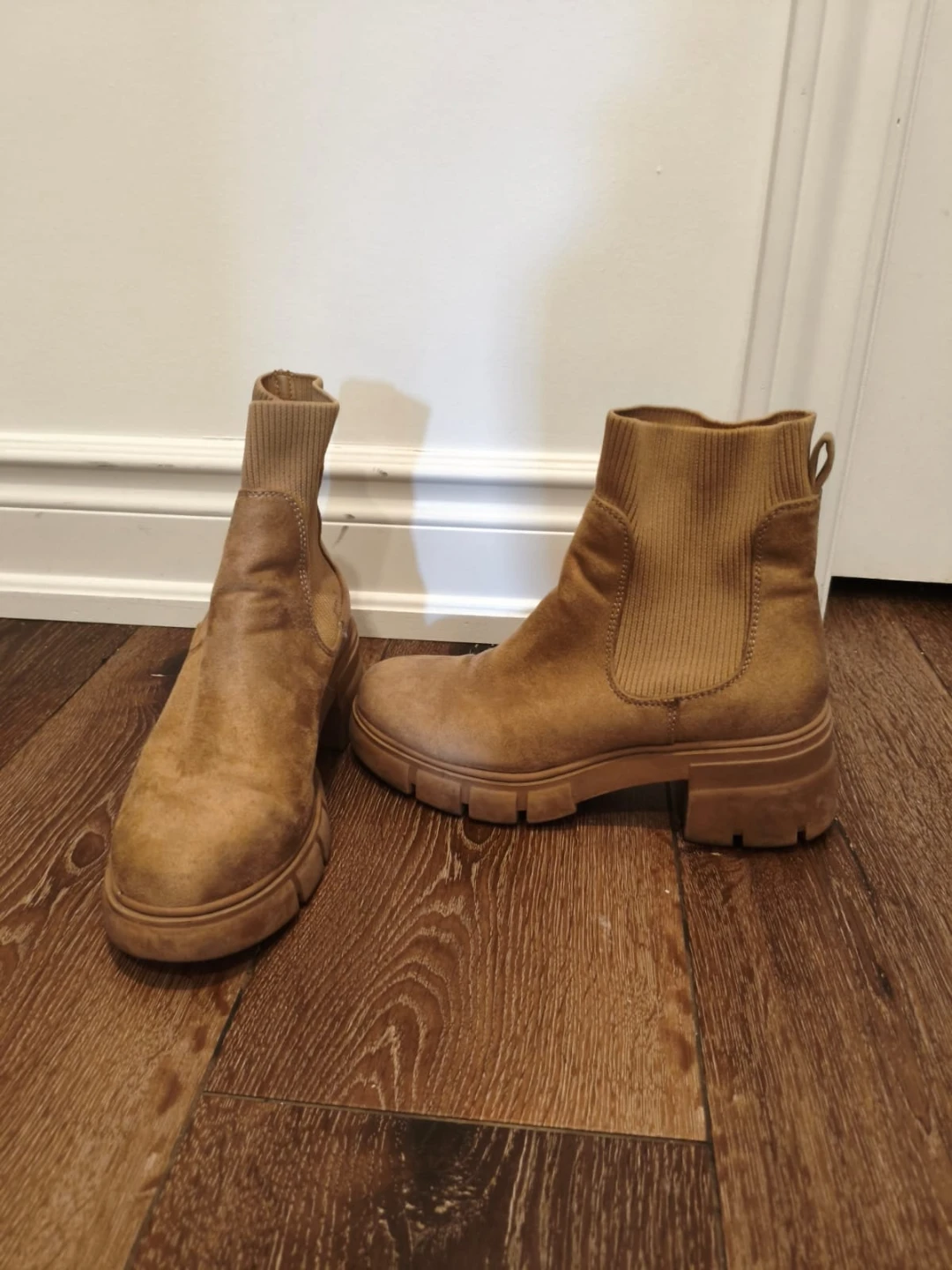 Tan Chelsea Lug Sole Boots - photo 3