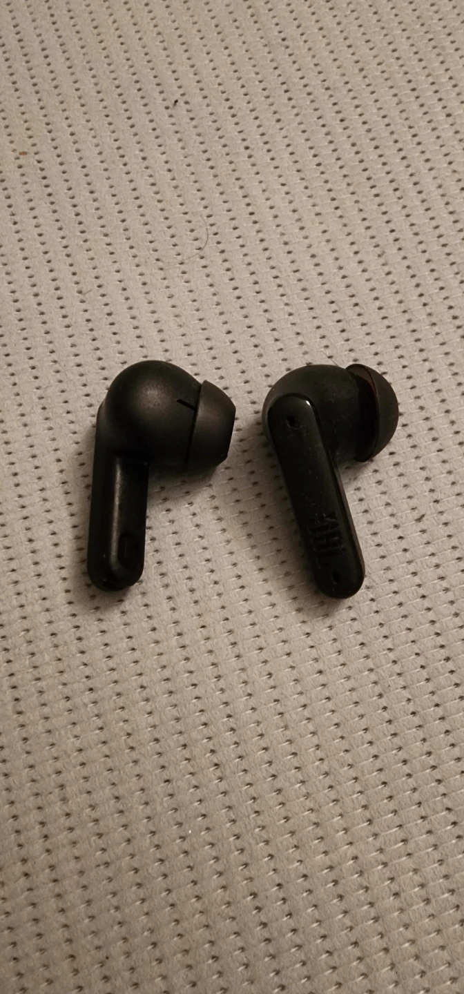 JBL Black Wireless Earbuds🏈