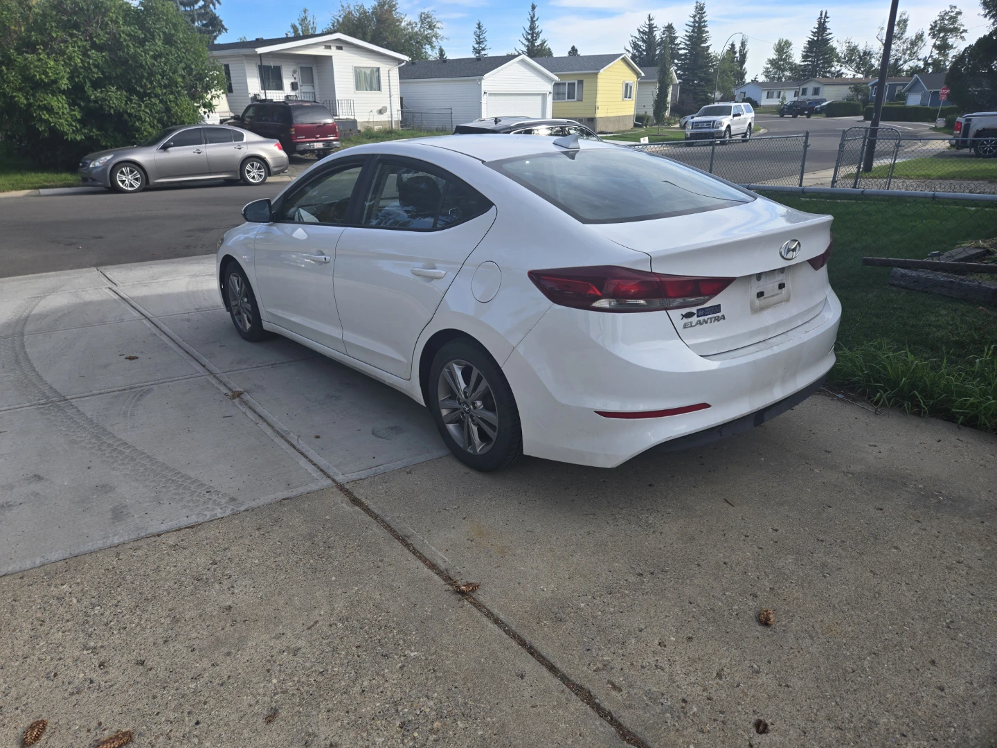 White Hyundai Elantra Sedan - photo 4
