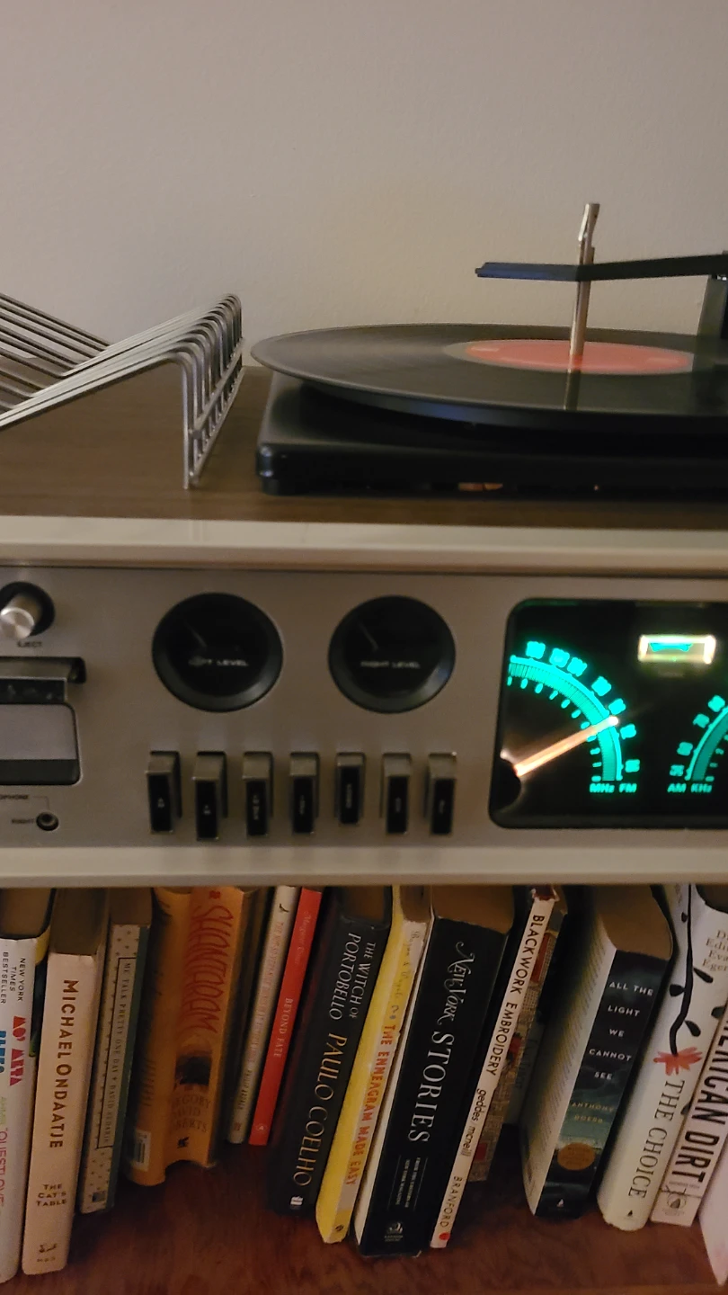 Vintage All-in-One Stereo Record Player &  Radio – Needs TLC - photo 5