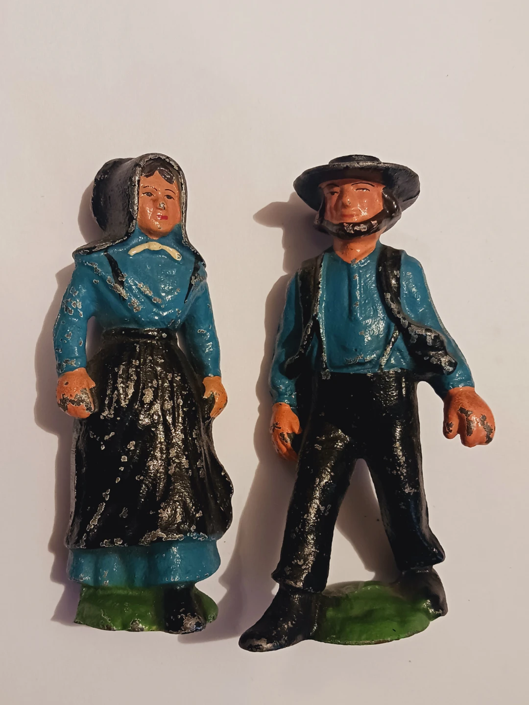 Vintage cast iron Amish Couple figurines - photo 3