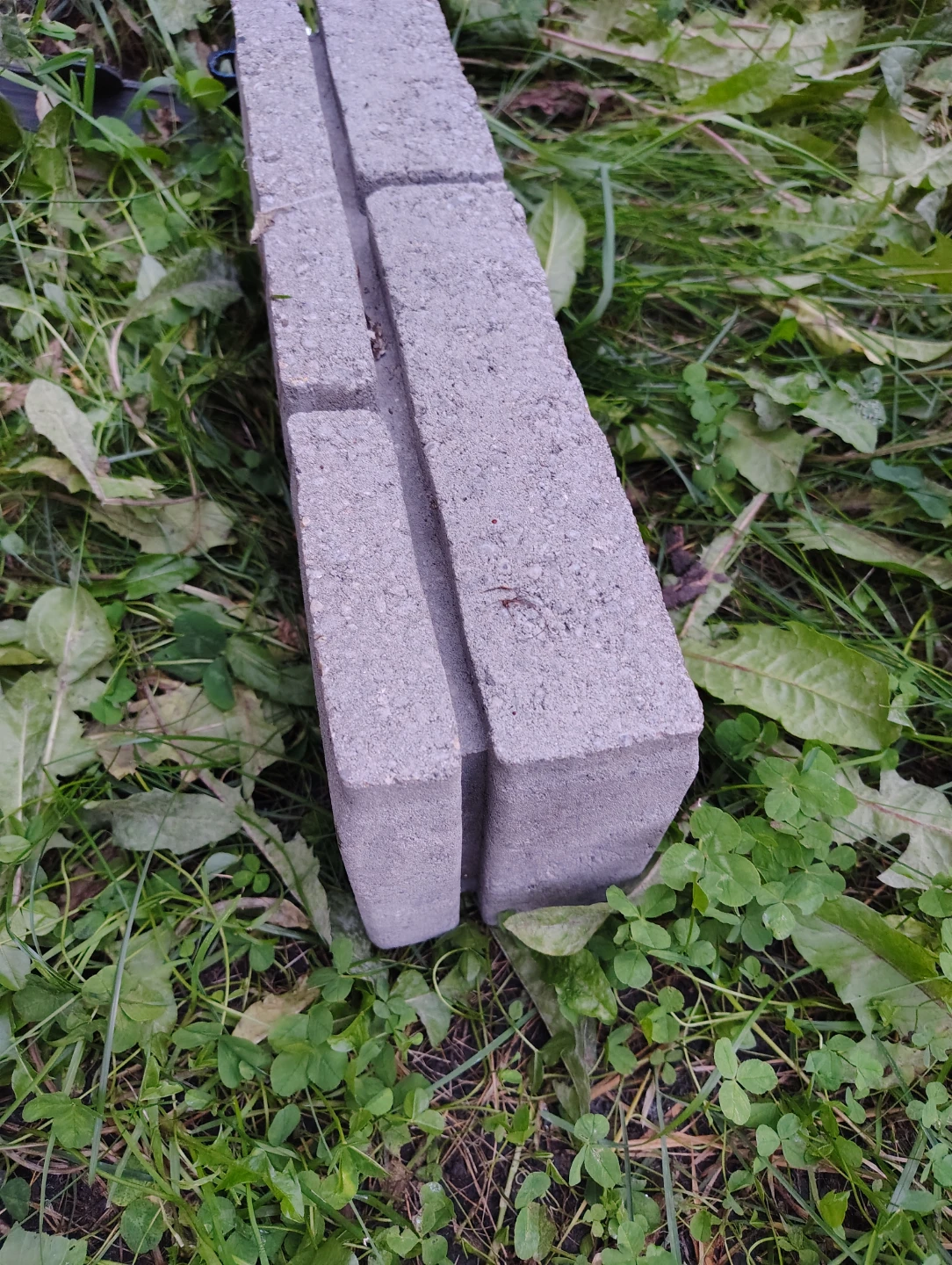 9 Landscape edging/retaining wall blocks - photo 2