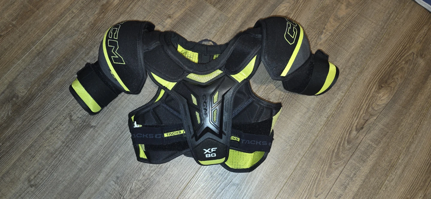 CCM Tacks XF80 Junior Large Hockey Shoulder Pads (JR LG)