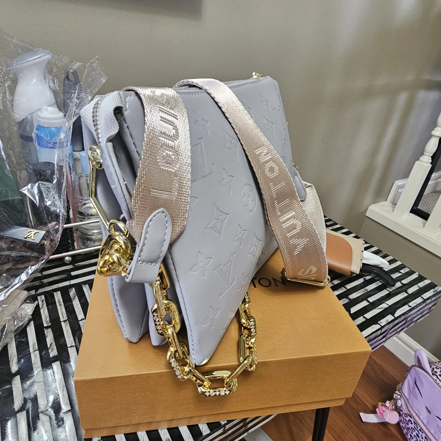 Louis Vuitton style grey crossbody - photo 2