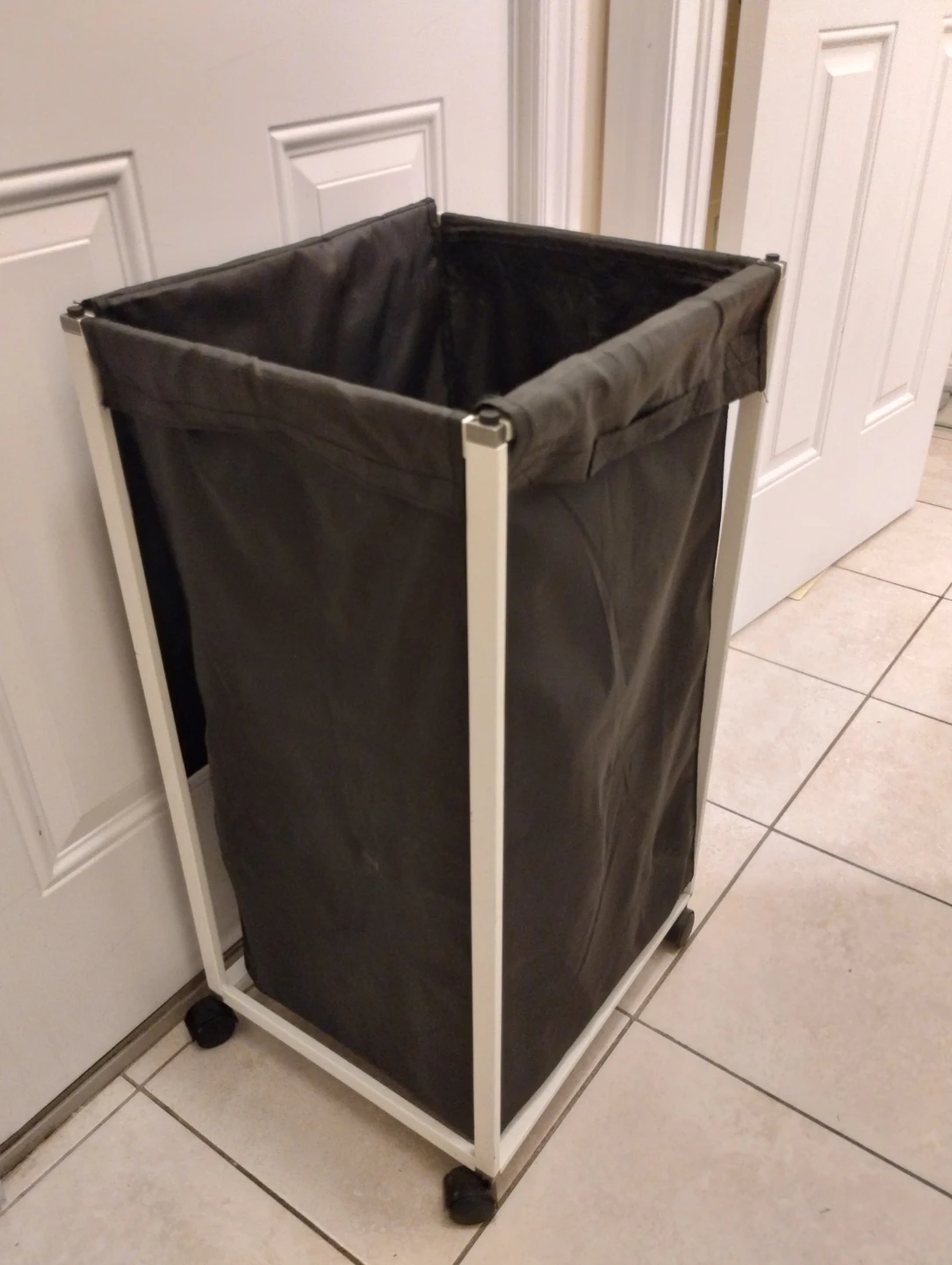 LARGE LAUNDRY HAMPER ON WHEELS - photo 5