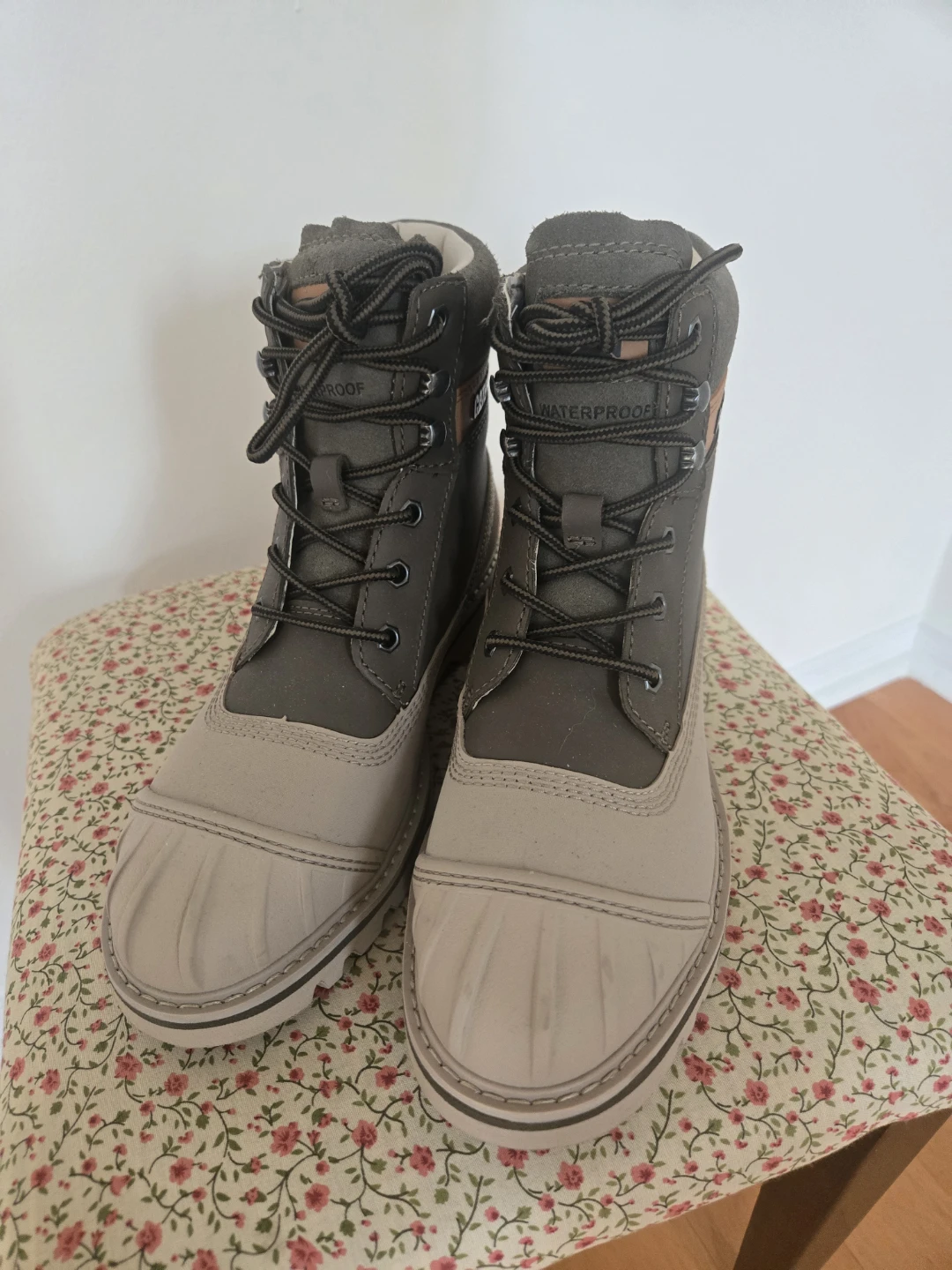 Caterpillar Women's Waterproof Boots Size 7.5 - photo 2
