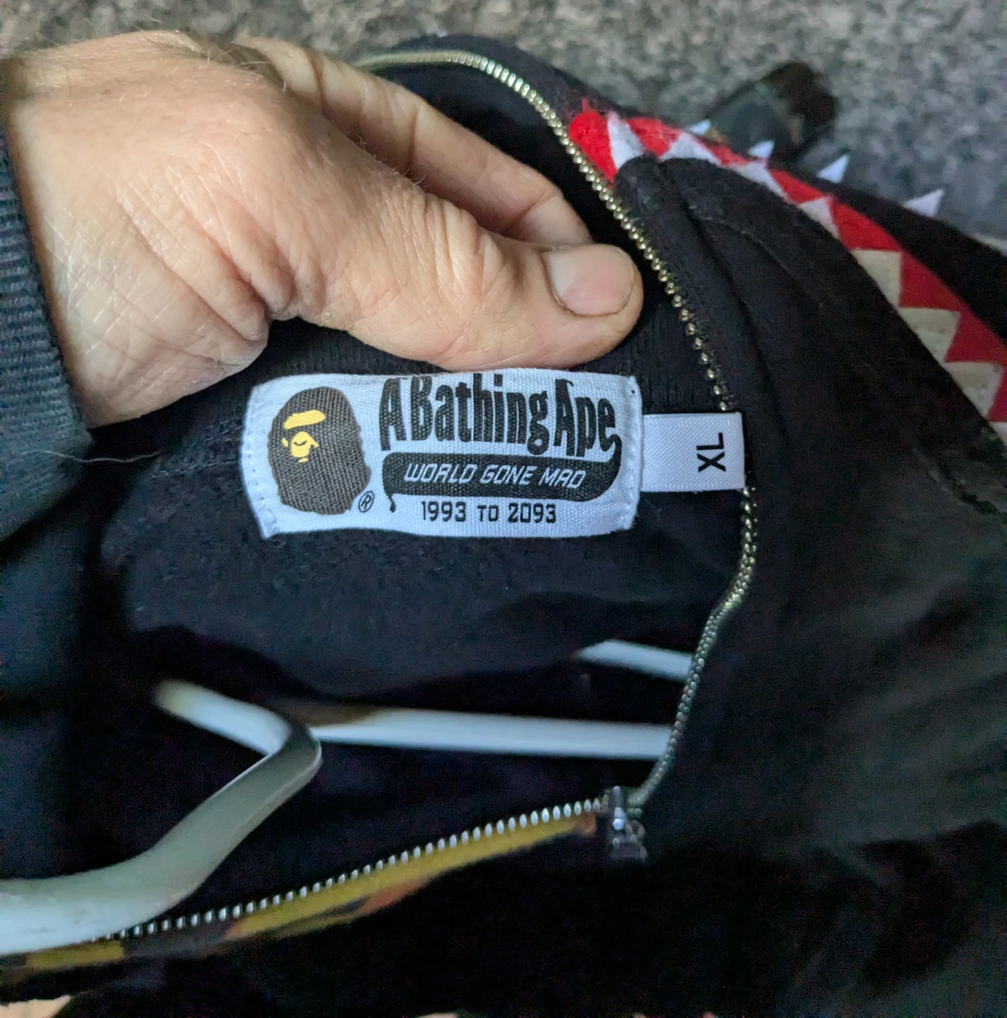 Bape XO hoodie authentic xl WILL SELL IT FOR 250$ FOR TODAY ONLY - photo 4