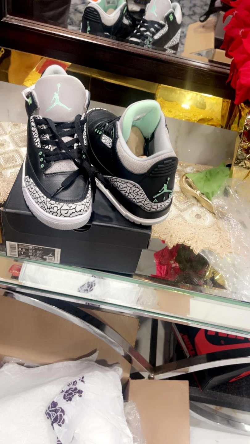 Air Jordan 3 Retro Green Glow Size 9.5 - photo 3