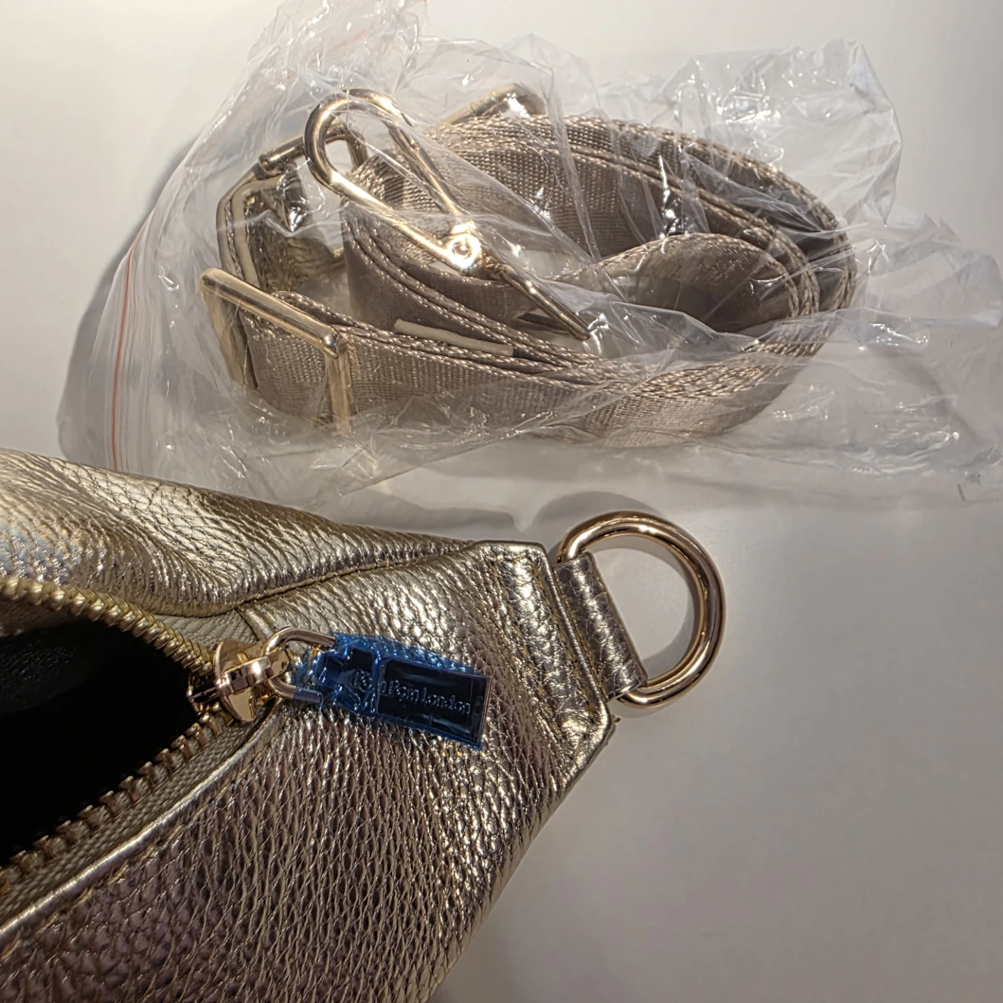 Pom Pom London Genuine leather metallic gold belt bag - photo 5