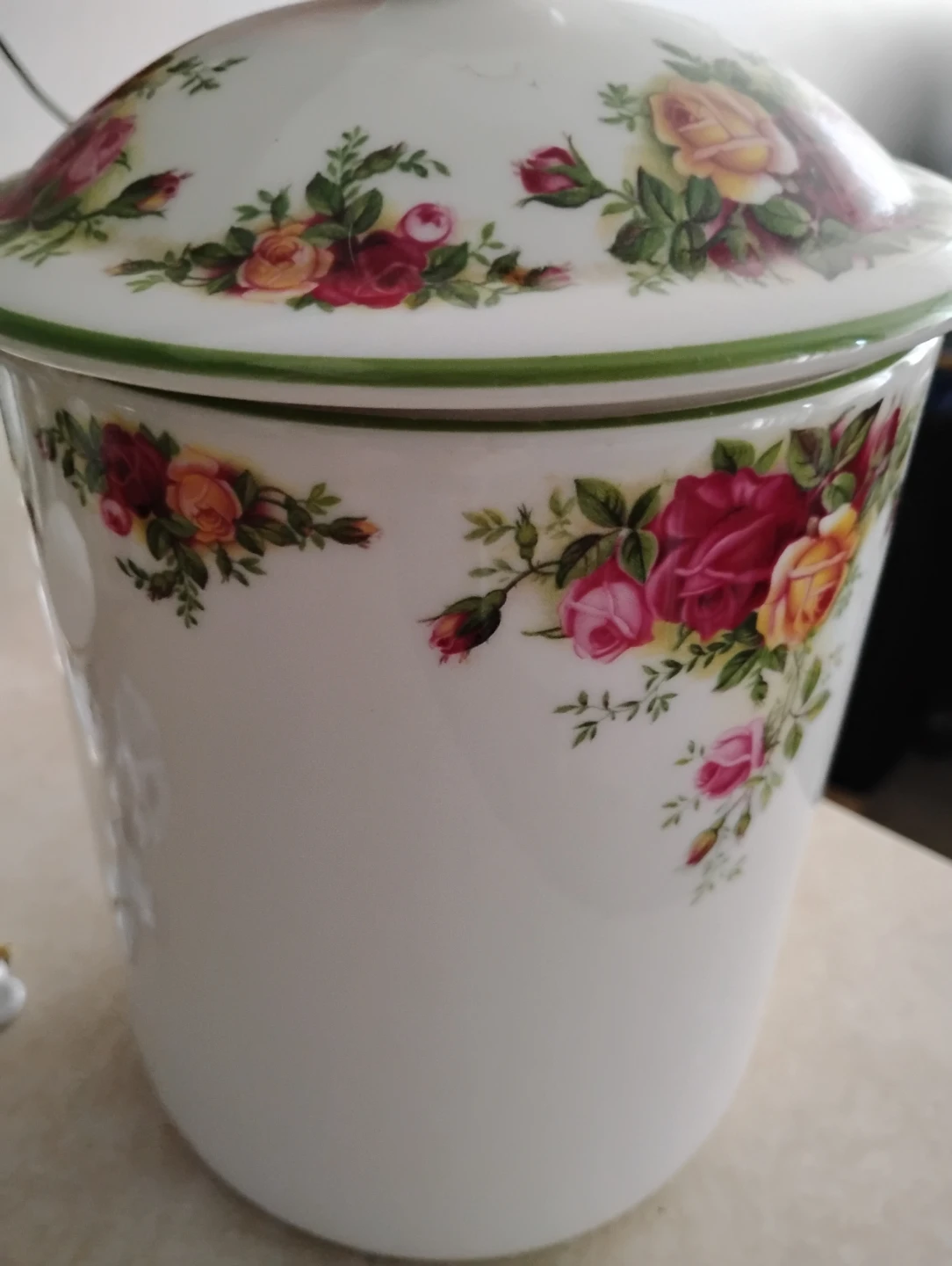 Royal Albert Old Country Roses Canister