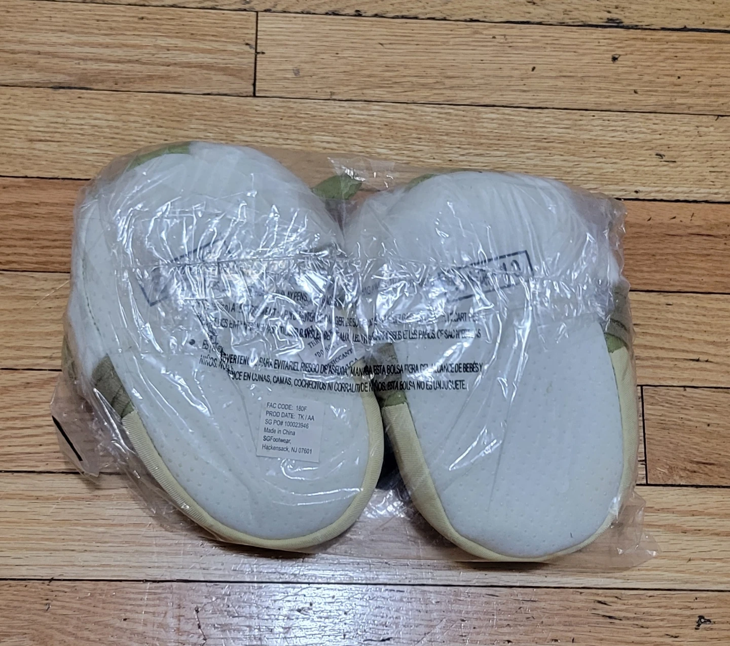 Star Wars Yoda Slippers, Boys Size 12-13 - photo 3