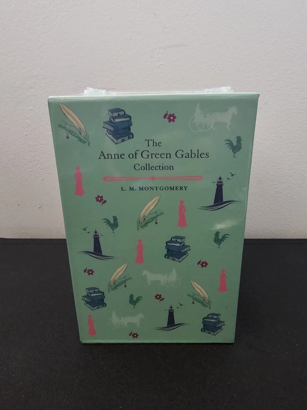 The Anne of Green Gables Collection Boxed Set 📖 🏈