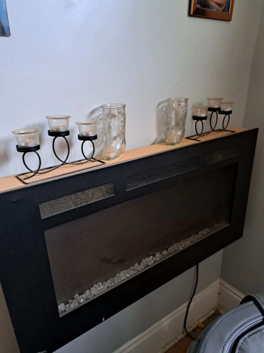 Wall-mounted electric fireplace