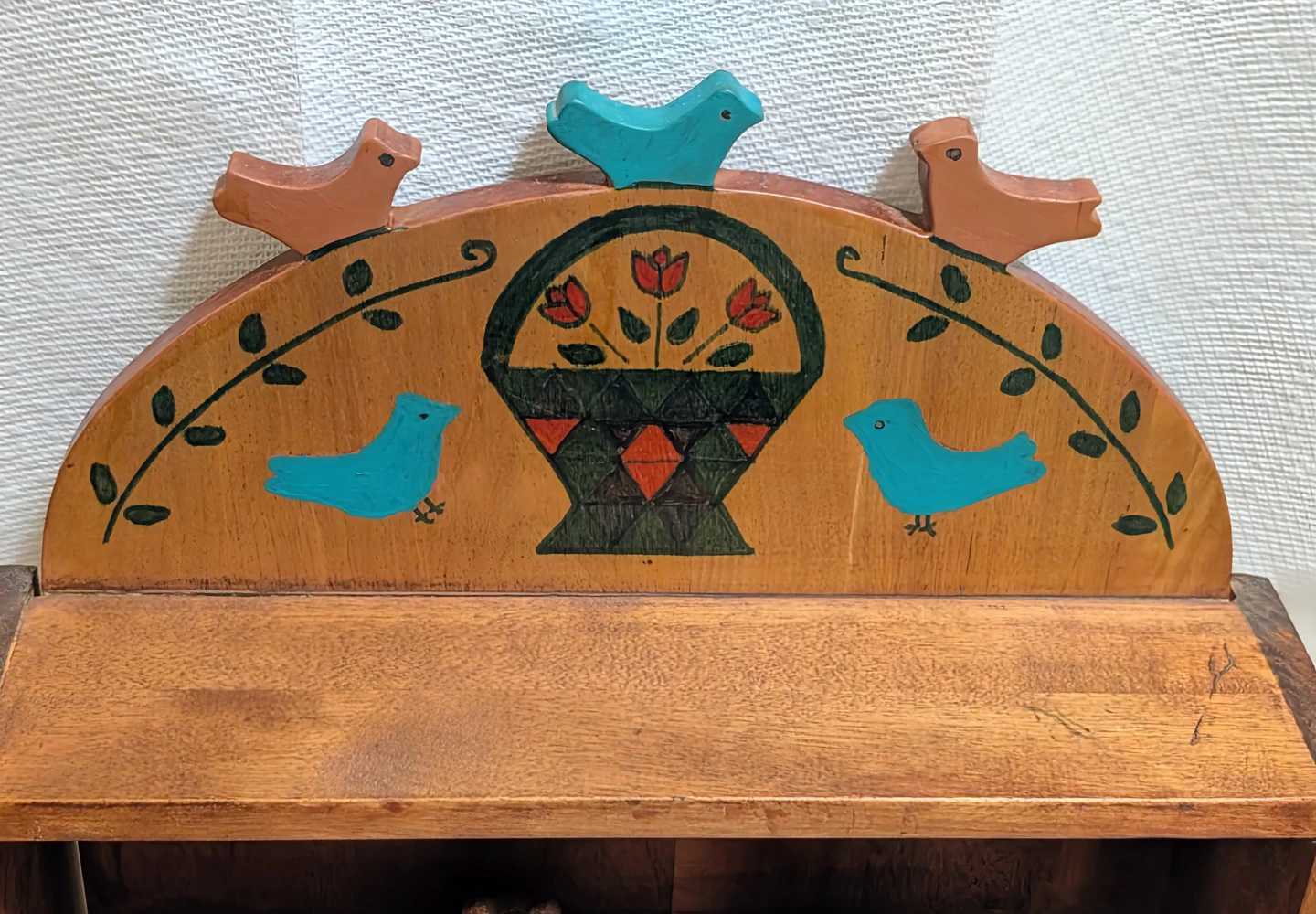 Vintage Hand-Painted Wooden Wall Shelf with Bird Details - photo 2