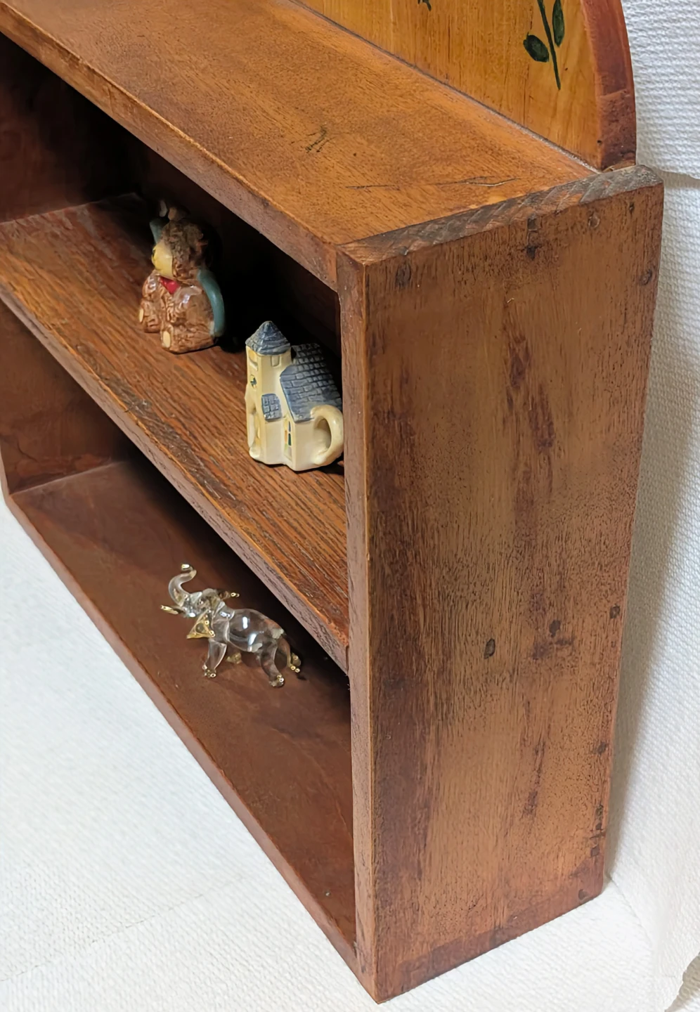 Vintage Hand-Painted Wooden Wall Shelf with Bird Details - photo 3