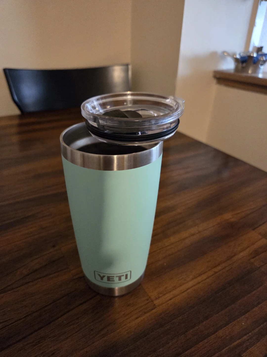 YETI 20 oz Tumbler Light Blue