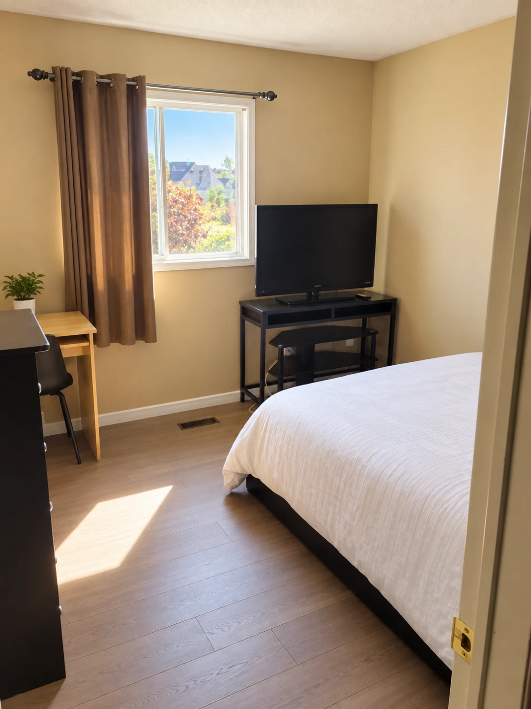 Room for Rent in Ajax – Clean, Furnished & Comfortable