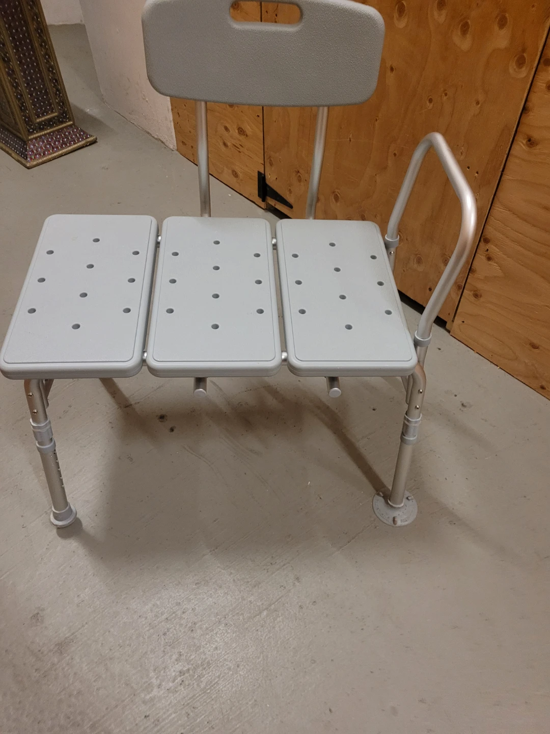 BATH TRANSFER CHAIR