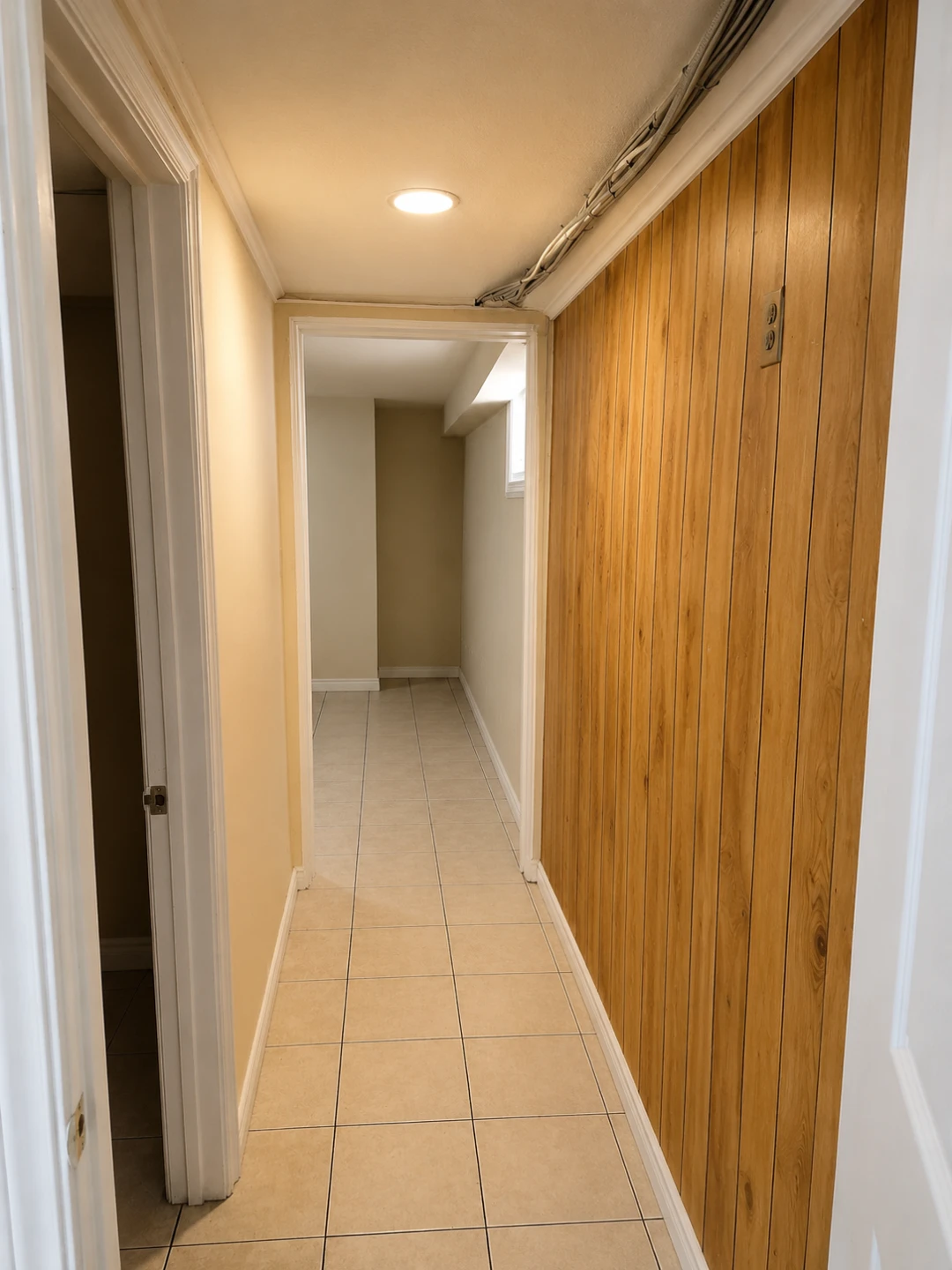 Basement Apartment studio room &Den - photo 2