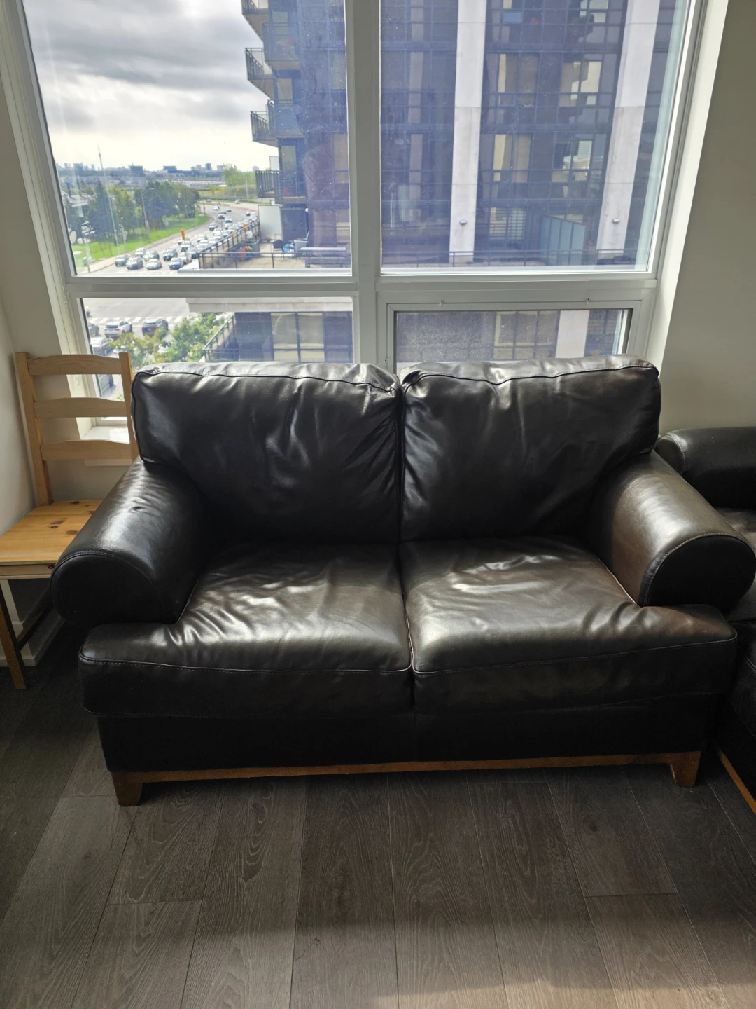 Genuine Leather Sofa Set – 3 Seater + Loveseat – Good Condition - photo 3