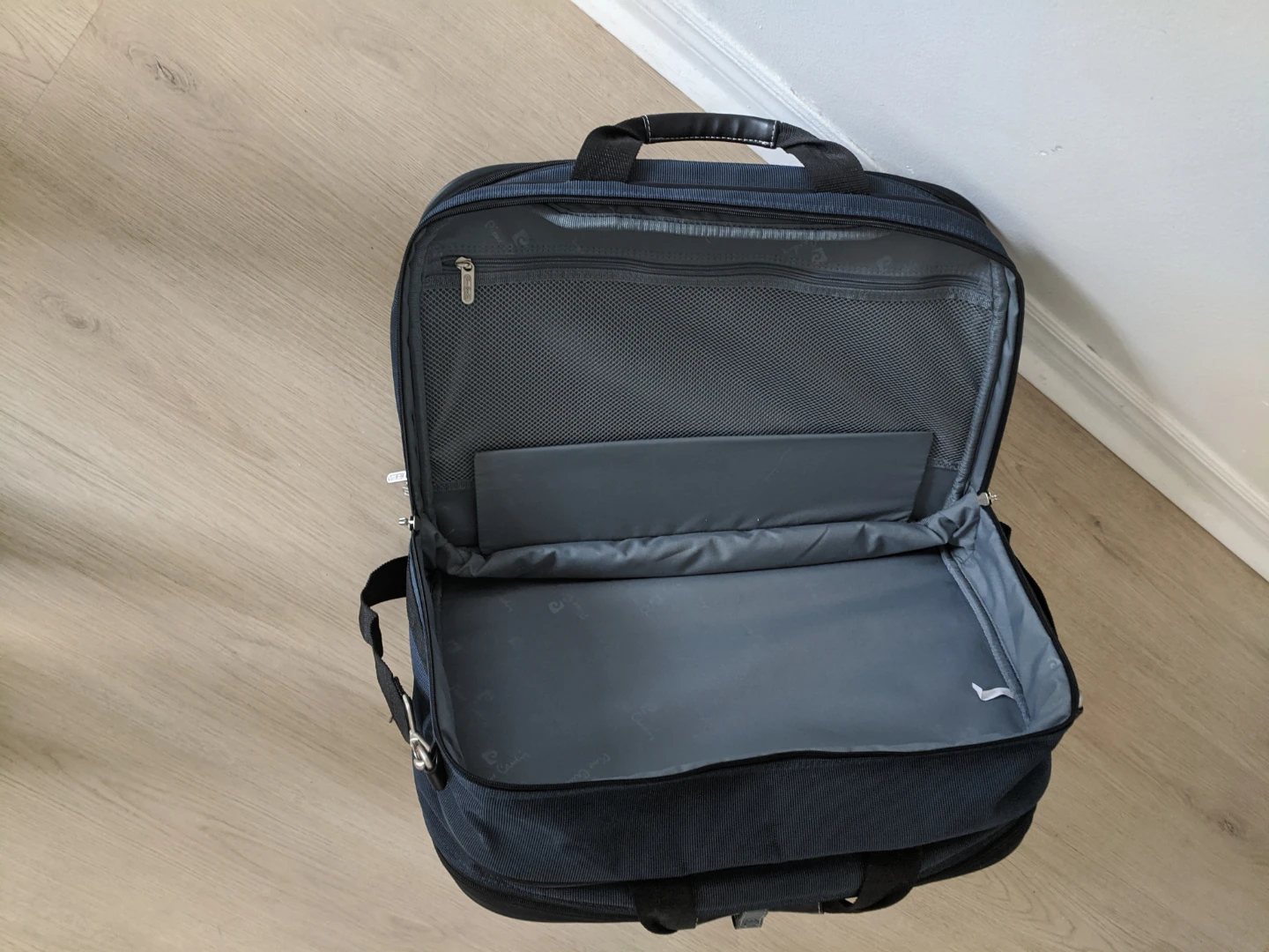 Pierre Cardin Paris Travel Bag - photo 5