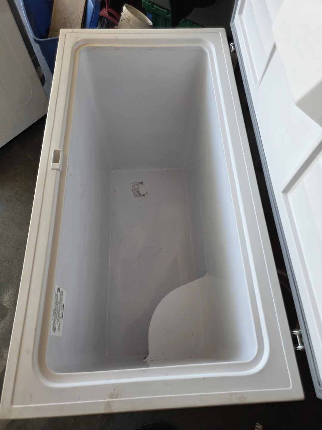 Danby chest deep freezer - photo 3