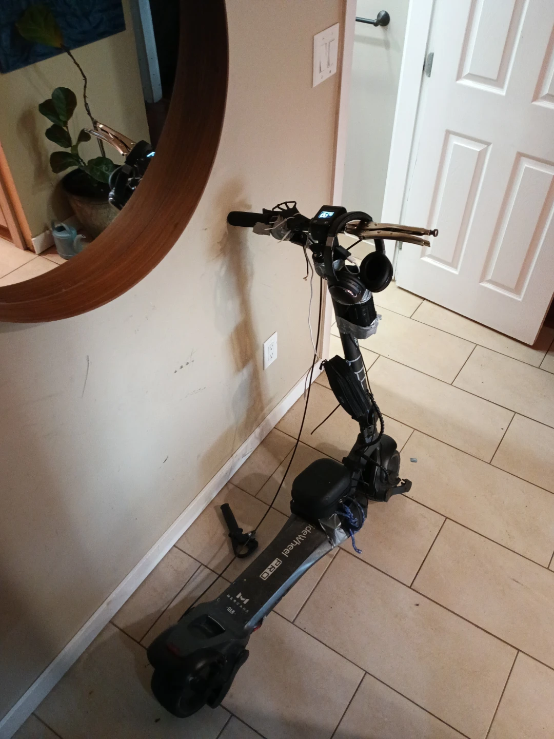 Mercane WideWheel Pro Electric Scooter - photo 2