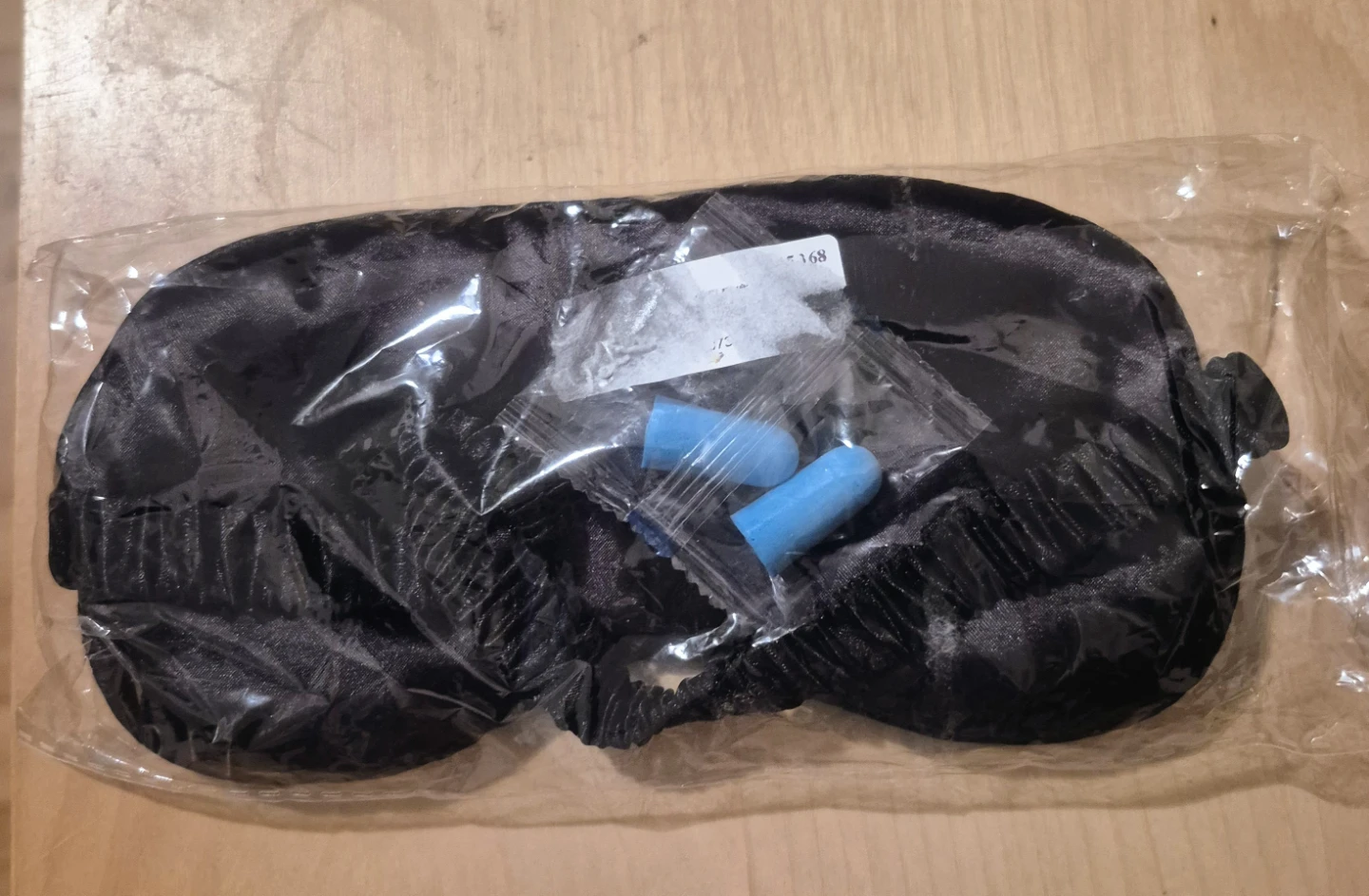 BNIP)Black Satin Sleep Mask with Earplugs - photo 2