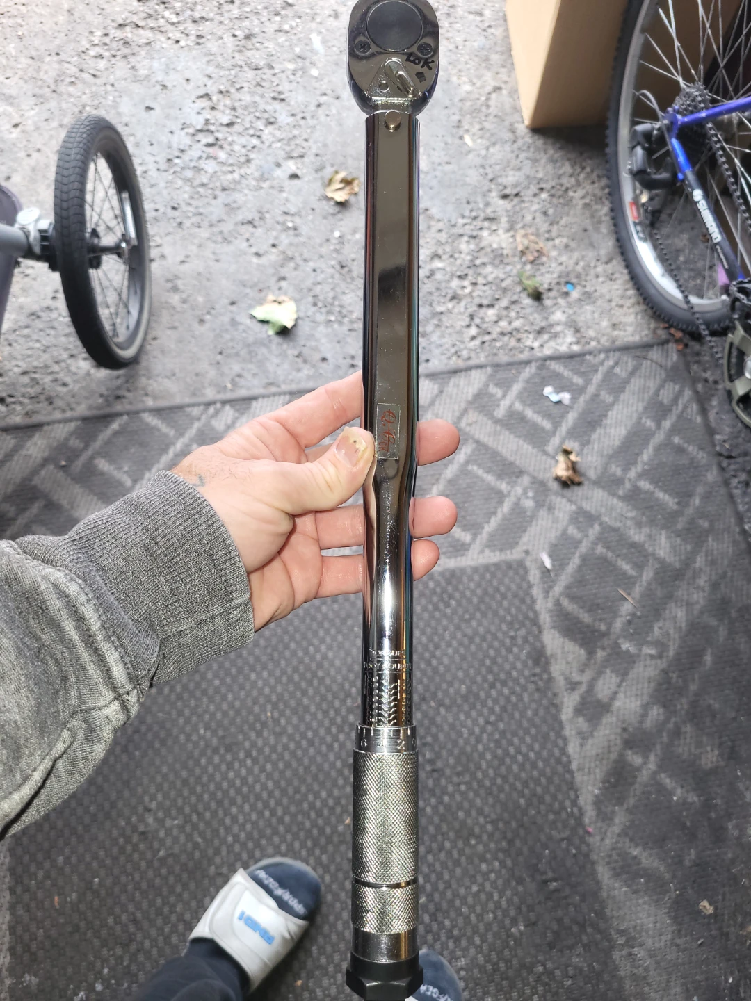 Pit Bull 1/2-inch Drive Micrometer Torque Wrench - photo 3