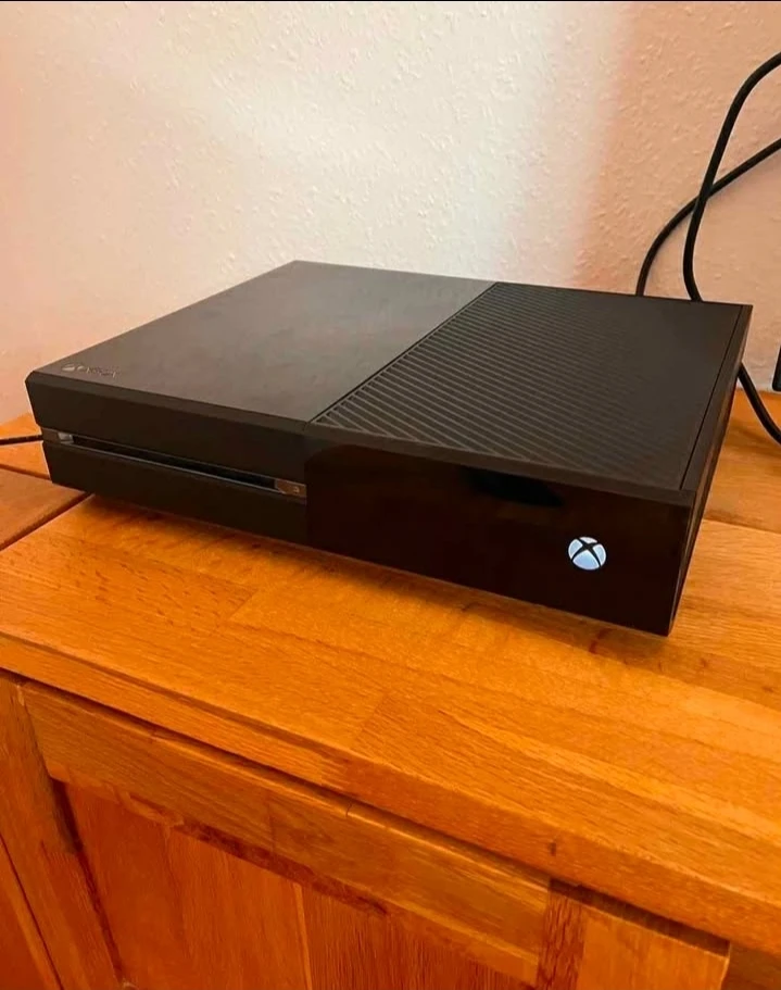 Xbox One console and controller. No power cord. Works great.