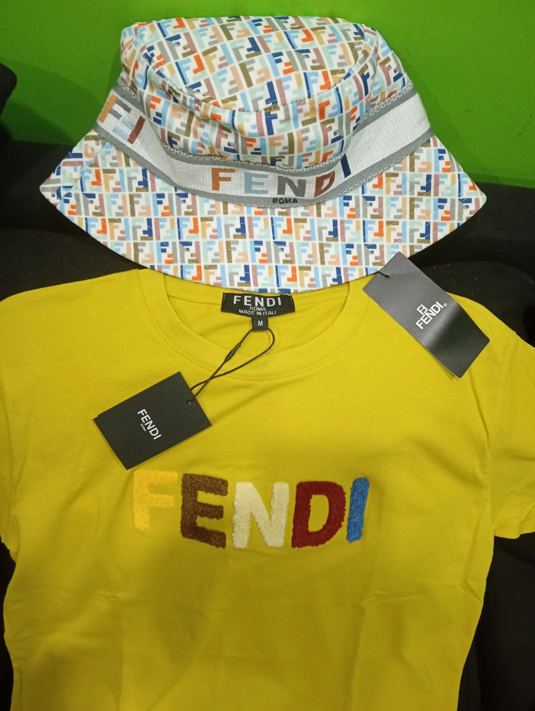 Fendi T-Shirt and Bucket Hat Set men's size M - photo 2