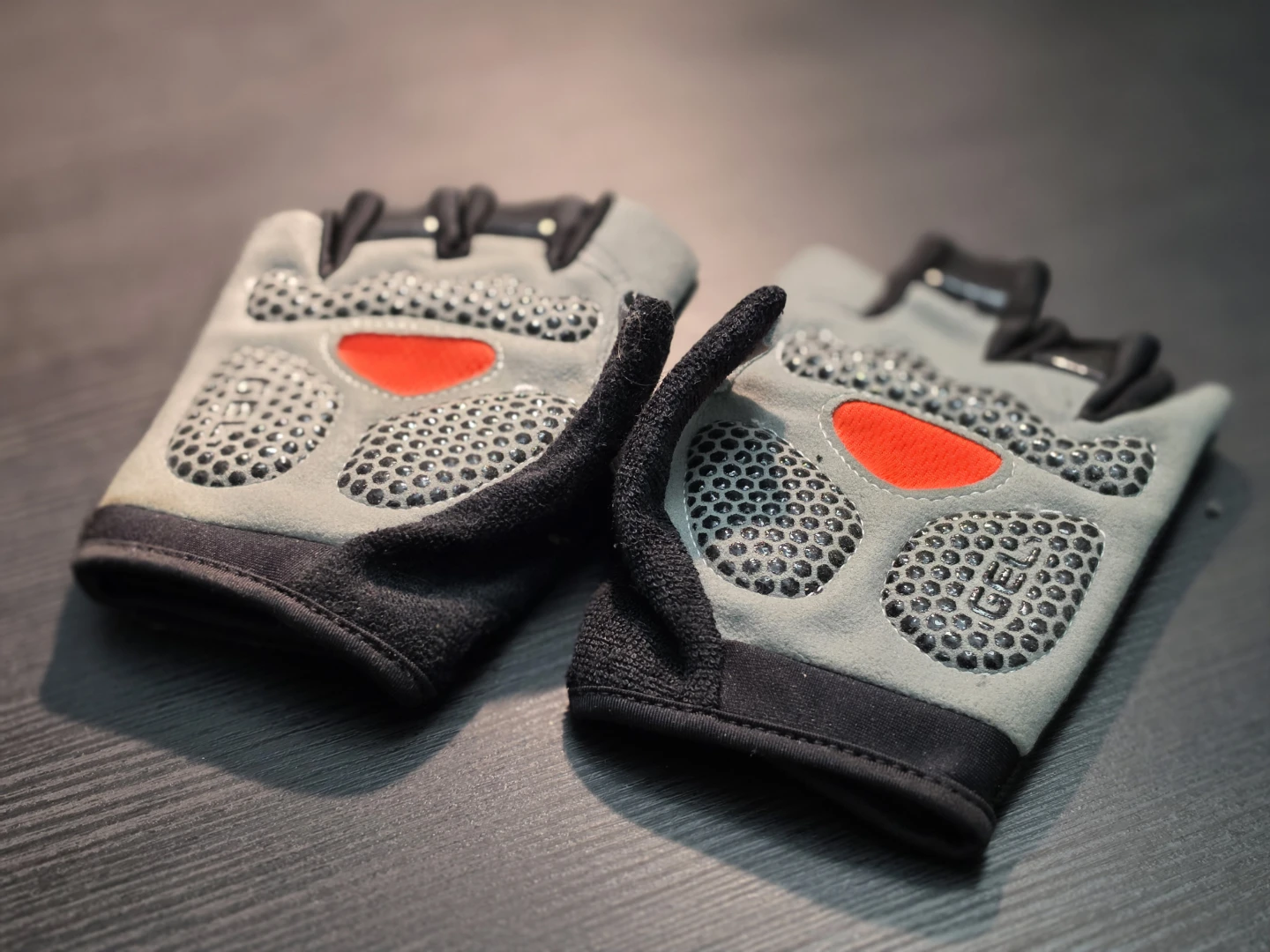 Fingerless cycling gel gloves