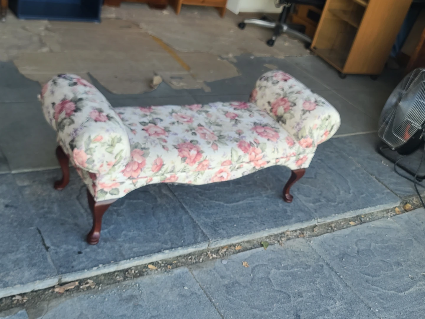 Floral pattern upholstered bench - photo 3