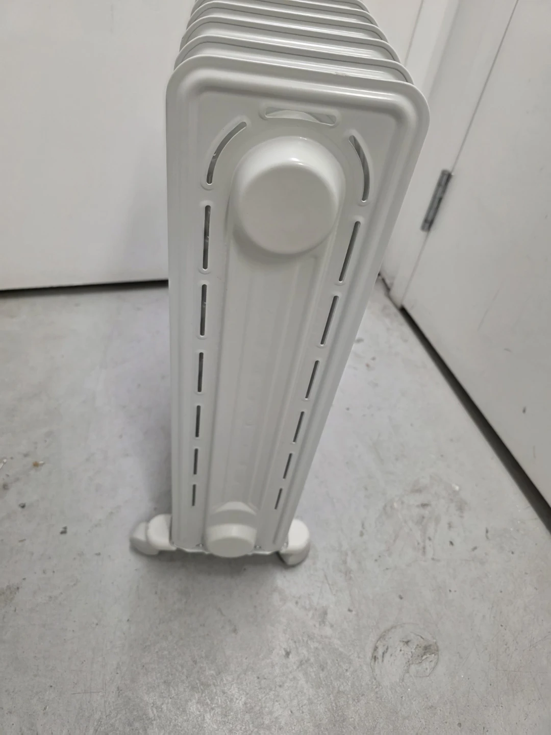 DeLonghi SafeHeat Oil-Filled Radiator Heater - photo 3