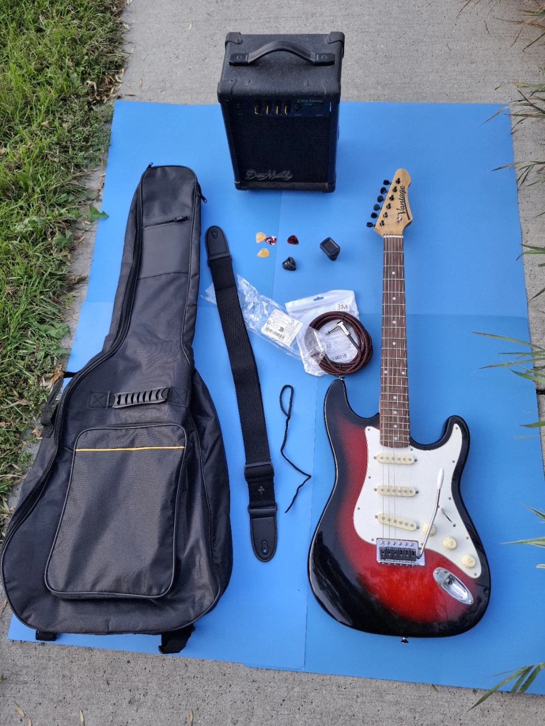 Vintage Vantage VIE-11 with Dean Markley Amp