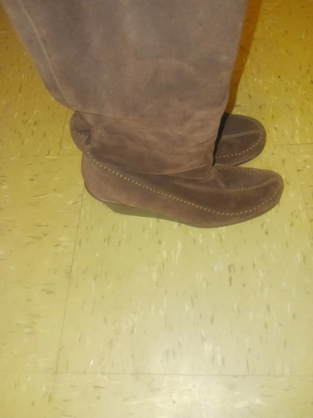 🏈 Brown Suede Wedge Boots