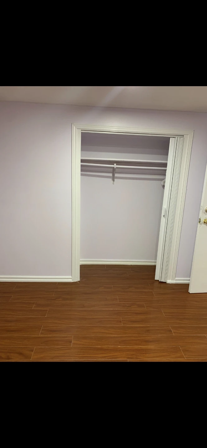 Sharing room available (female student)