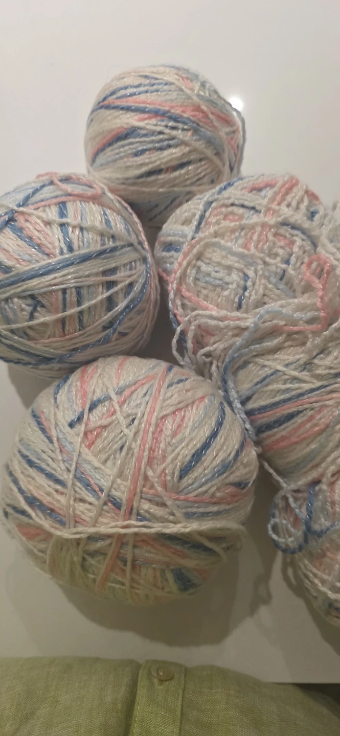 Variegated yarn set