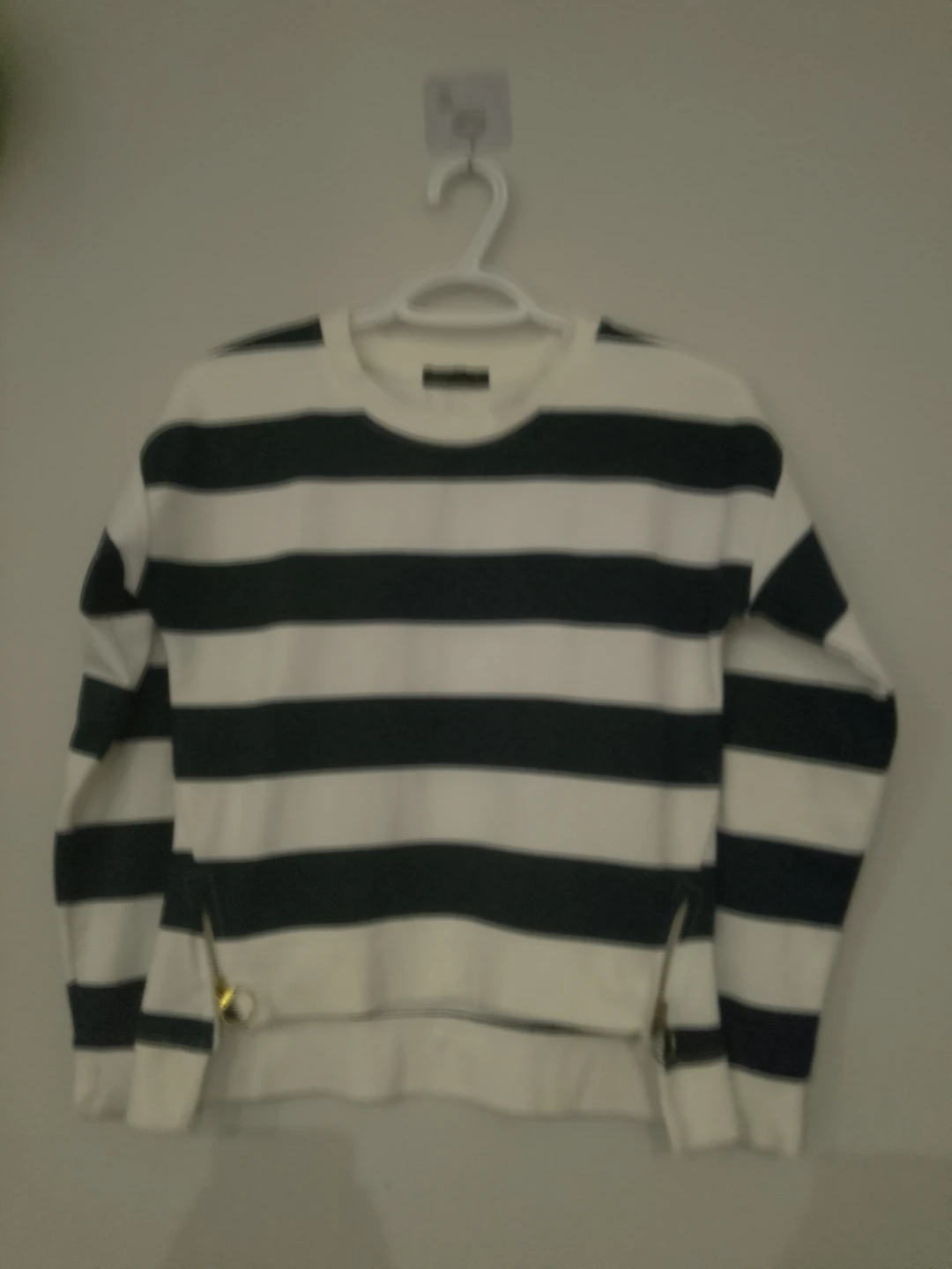 Black & white striped sweater 🏈