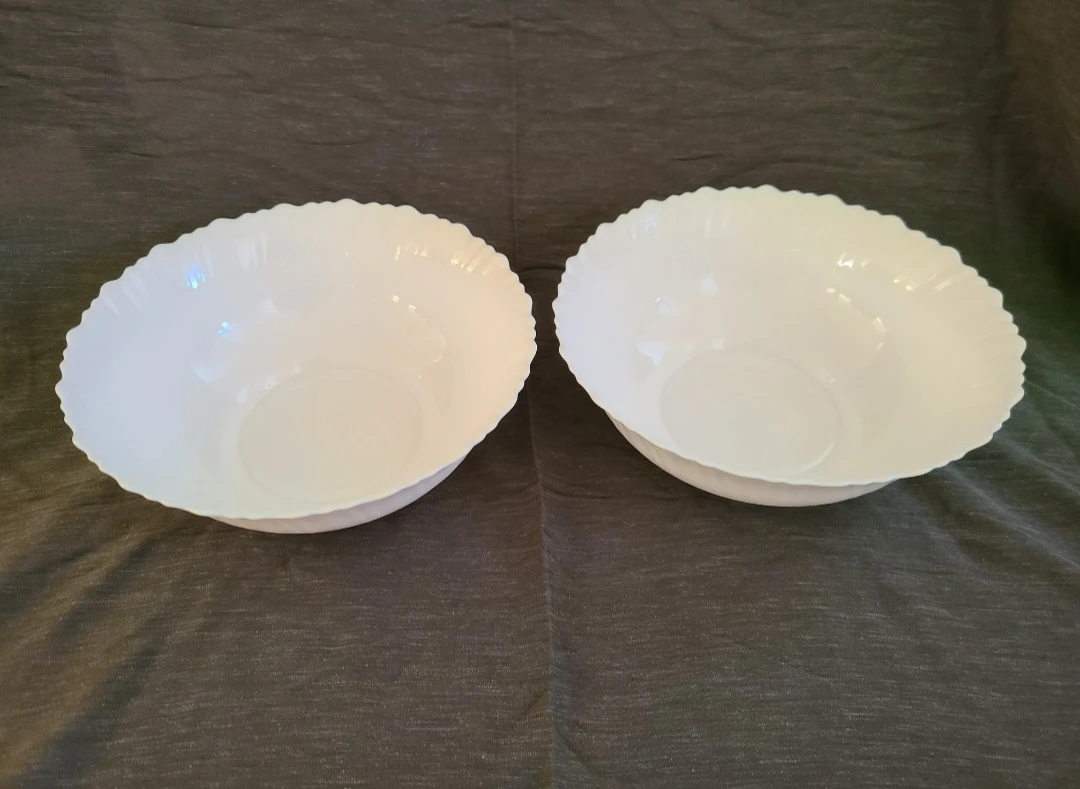 10" White Serving Bowls x 2 - photo 2