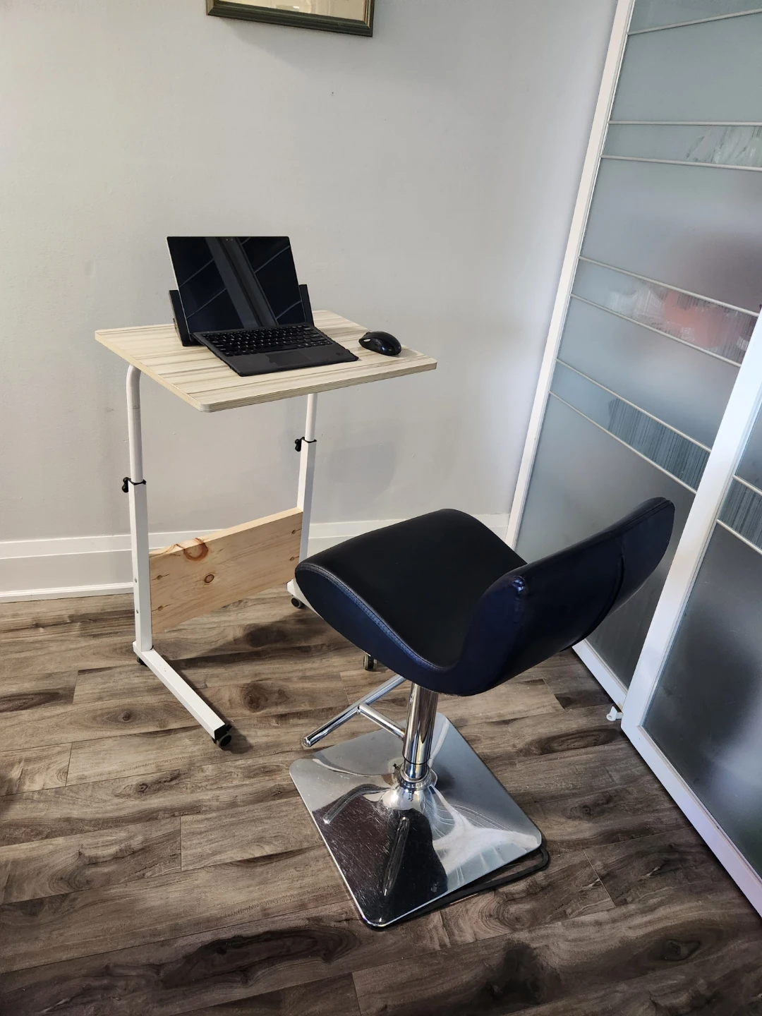 🇨🇦  Adjustable Rolling Laptop Desk with Chair
