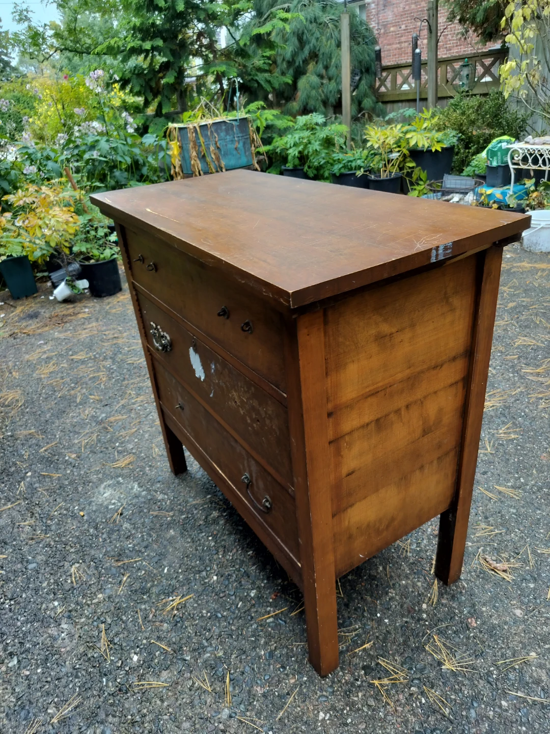Vintage wooden 3-drawer dresser - photo 2