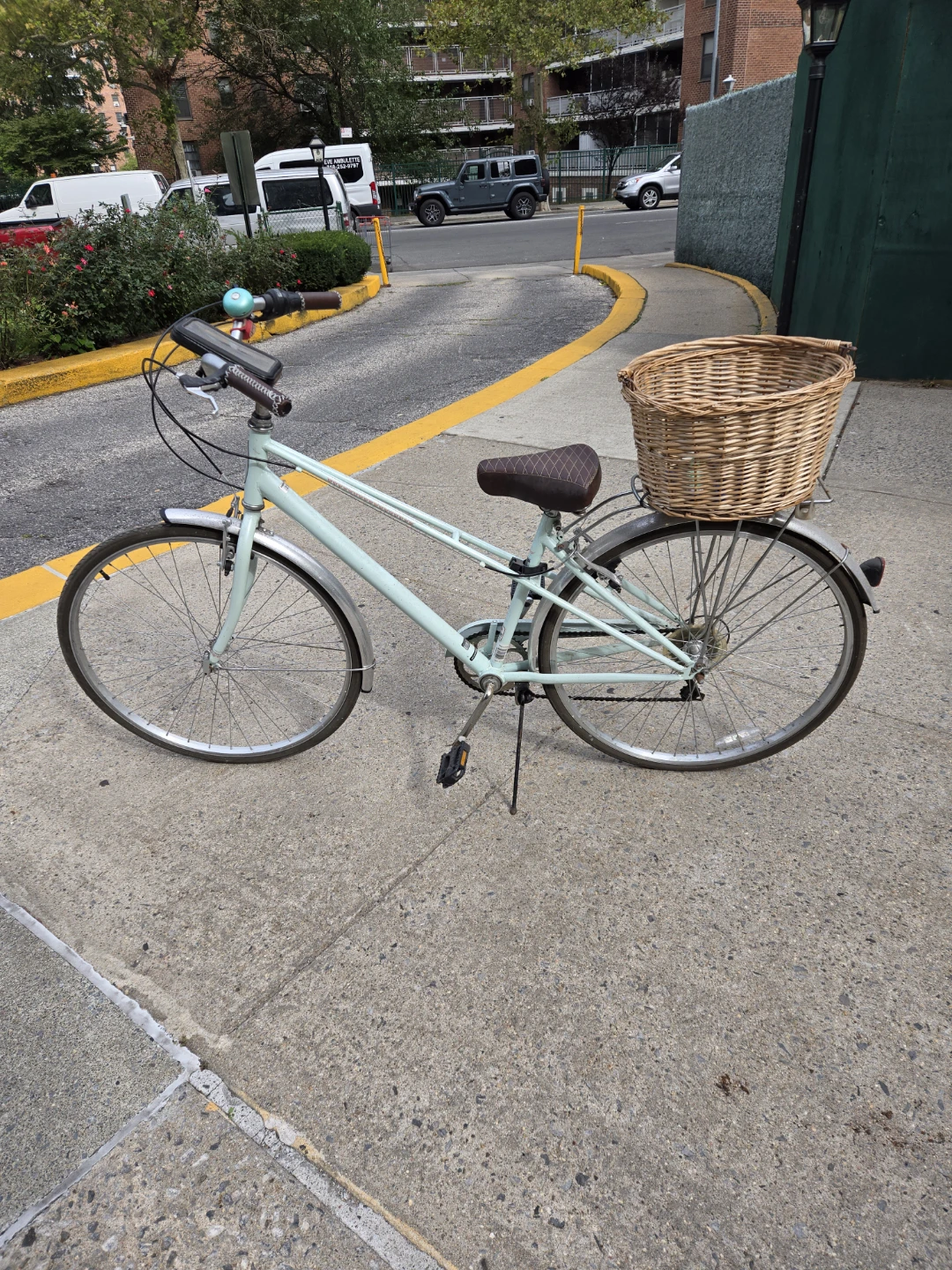Schwinn Hybrid Bike with Wicker Basket