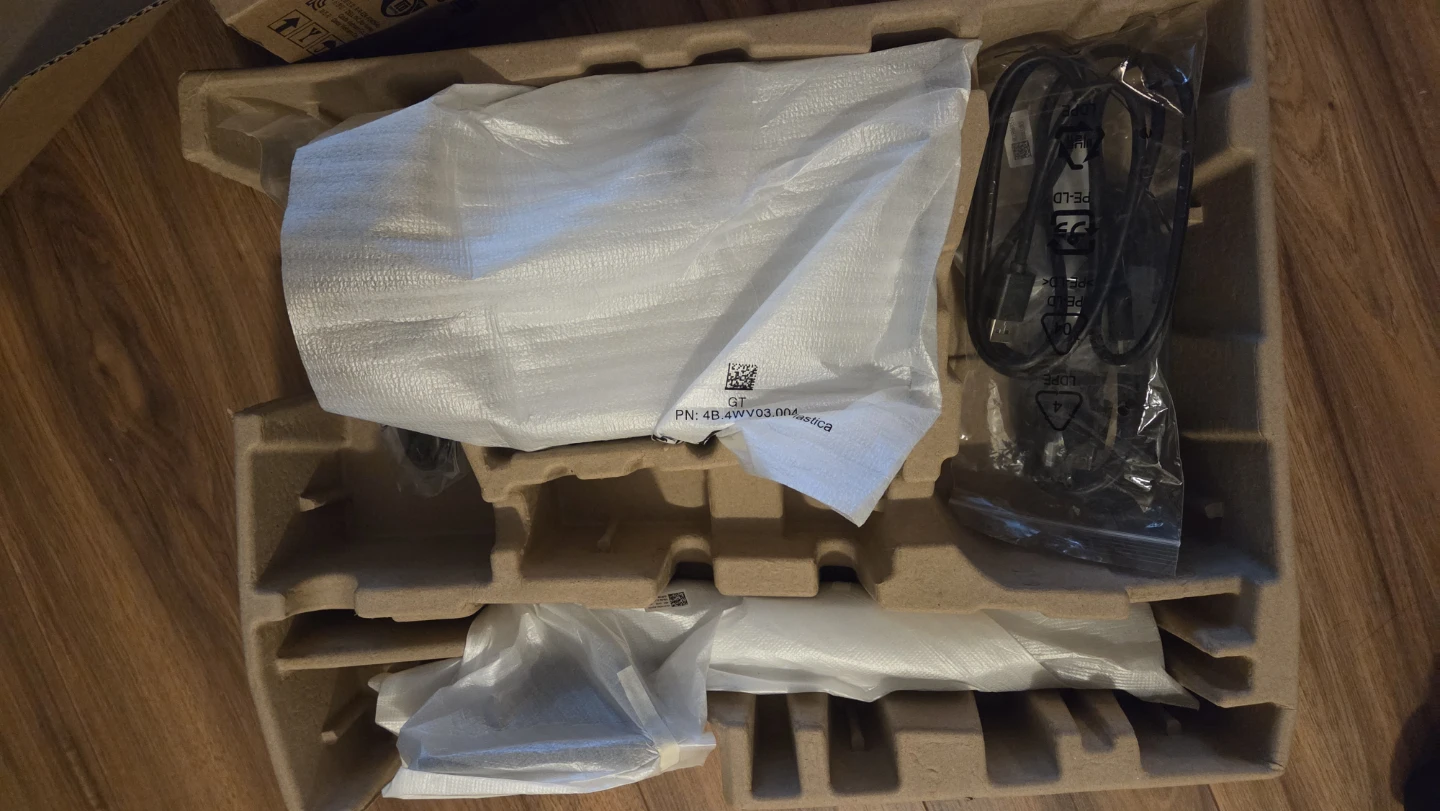 Dell Monitor - 24 inch [Brand New  in Box] - photo 3
