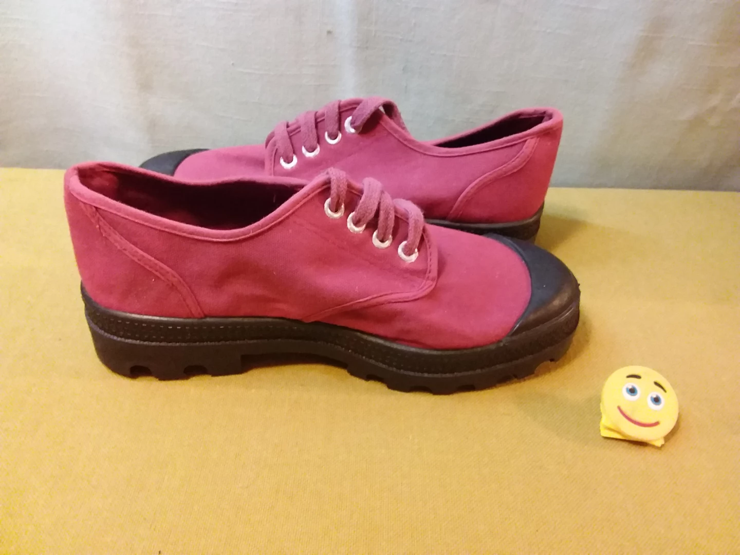🏈 👟 🆕 Burgundy Canvas Sneakers 👟